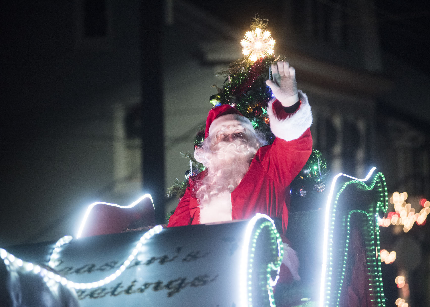 Santa to social distance during visit to Shamokin